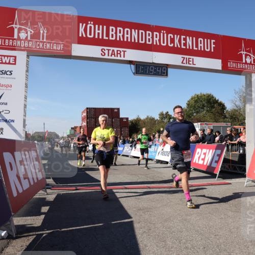03.10.2025 - Köhlbrandbrückenlauf Lena Gebhardt http://msf.ph/oto/9047949 03.10.2025 13:19:49 Ziel 4376, 4539, 4981, 5047, 5059, 5148, 5647, 5648, 5650, 5704, 5841, 5931, 5975, 6068, 6382, 6383, 6414, 6509, 6600, 6660, 6663, 6730 meine-sportfotos.de