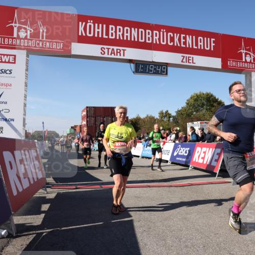 03.10.2025 - Köhlbrandbrückenlauf Lena Gebhardt http://msf.ph/oto/9047953 03.10.2025 13:19:50 Ziel 4376, 4539, 4981, 5047, 5059, 5148, 5647, 5648, 5650, 5704, 5841, 5931, 5975, 6068, 6382, 6383, 6414, 6509, 6567, 6568, 6600, 6660, 6663, 6730 meine-sportfotos.de