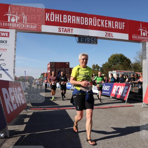 03.10.2025 - Köhlbrandbrückenlauf Lena Gebhardt http://msf.ph/oto/9047962 03.10.2025 13:19:50 Ziel 4376, 4539, 4981, 5047, 5059, 5148, 5647, 5648, 5650, 5704, 5841, 5931, 5975, 6068, 6382, 6383, 6414, 6509, 6567, 6568, 6600, 6660, 6663, 6730 meine-sportfotos.de