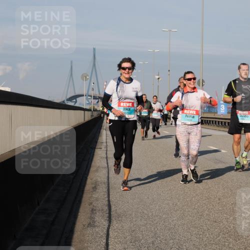 03.10.2025 - Köhlbrandbrückenlauf Fabian Wolf http://msf.ph/oto/9047963 03.10.2025 10:00:05 Position 3 1671, 3, 2392, 1659 meine-sportfotos.de