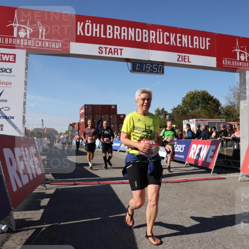 03.10.2025 - Köhlbrandbrückenlauf Lena Gebhardt http://msf.ph/oto/9047966 03.10.2025 13:19:50 Ziel 4376, 4539, 4981, 5047, 5059, 5148, 5647, 5648, 5650, 5704, 5841, 5931, 5975, 6068, 6382, 6383, 6414, 6509, 6567, 6568, 6600, 6660, 6663, 6730 meine-sportfotos.de