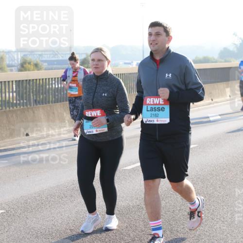 03.10.2025 - Köhlbrandbrückenlauf Lena Gebhardt http://msf.ph/oto/9048054 03.10.2025 09:30:12 Position 1 25, 2182 meine-sportfotos.de