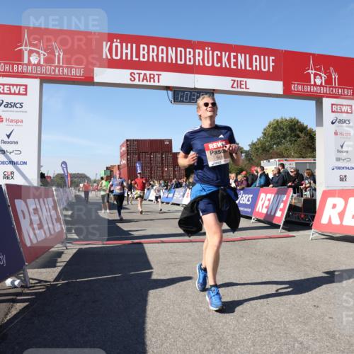 03.10.2025 - Köhlbrandbrückenlauf Lena Gebhardt http://msf.ph/oto/9048109 03.10.2025 13:03:54 Ziel 4127, 4322, 4349, 5098, 5414, 5447, 5950, 6315, 6341, 6392, 6706 meine-sportfotos.de