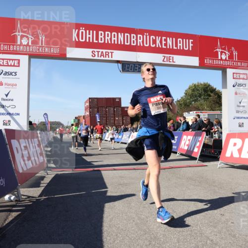 03.10.2025 - Köhlbrandbrückenlauf Lena Gebhardt http://msf.ph/oto/9048114 03.10.2025 13:03:54 Ziel 4127, 4322, 4349, 5098, 5414, 5447, 5950, 6315, 6341, 6392, 6706 meine-sportfotos.de