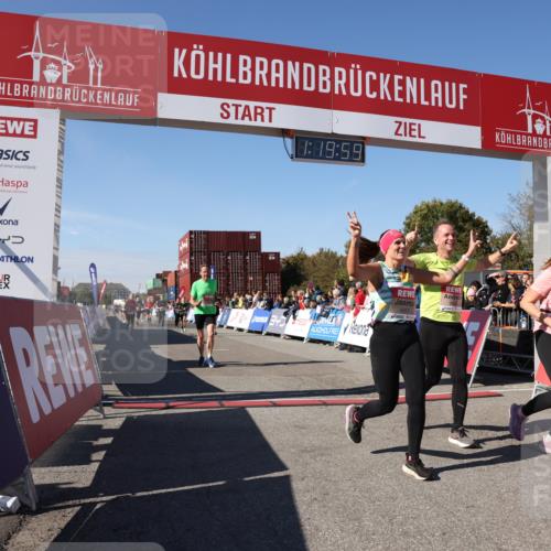 03.10.2025 - Köhlbrandbrückenlauf Lena Gebhardt http://msf.ph/oto/9048116 03.10.2025 13:19:59 Ziel 4376, 4433, 4539, 4721, 5037, 5059, 5175, 5656, 5657, 5658, 5704, 5841, 6068, 6414, 6567, 6568, 6649, 6663 meine-sportfotos.de