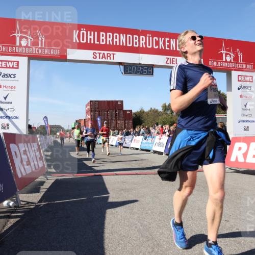 03.10.2025 - Köhlbrandbrückenlauf Lena Gebhardt http://msf.ph/oto/9048123 03.10.2025 13:03:55 Ziel 4127, 4322, 4349, 5098, 5414, 5447, 5950, 6315, 6341, 6392, 6706 meine-sportfotos.de