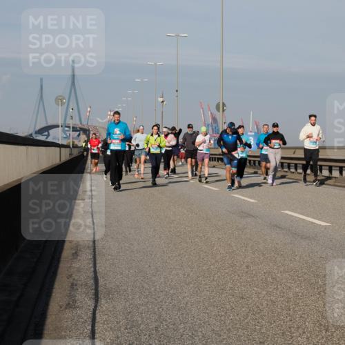 03.10.2025 - Köhlbrandbrückenlauf Fabian Wolf http://msf.ph/oto/9048124 03.10.2025 10:00:14 Position 3 17 meine-sportfotos.de