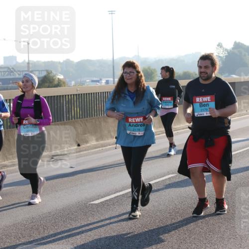03.10.2025 - Köhlbrandbrückenlauf Lena Gebhardt http://msf.ph/oto/9048129 03.10.2025 09:30:17 Position 1 2520, 2531, 2178, 2179 meine-sportfotos.de