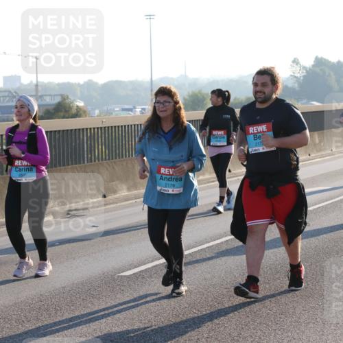 03.10.2025 - Köhlbrandbrückenlauf Lena Gebhardt http://msf.ph/oto/9048136 03.10.2025 09:30:17 Position 1 2520, 2531, 2178, 2175 meine-sportfotos.de