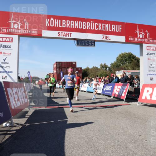 03.10.2025 - Köhlbrandbrückenlauf Lena Gebhardt http://msf.ph/oto/9048138 03.10.2025 13:03:56 Ziel 4127, 4322, 4349, 5098, 5414, 5447, 5950, 5958, 6315, 6341, 6392, 6706 meine-sportfotos.de