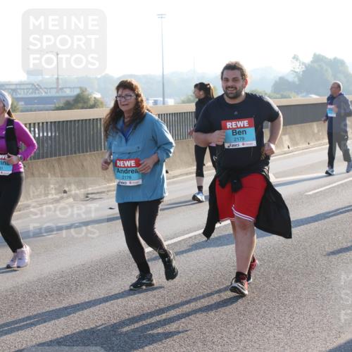 03.10.2025 - Köhlbrandbrückenlauf Lena Gebhardt http://msf.ph/oto/9048139 03.10.2025 09:30:18 Position 1 2520, 2531, 2178, 2179 meine-sportfotos.de