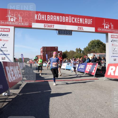 03.10.2025 - Köhlbrandbrückenlauf Lena Gebhardt http://msf.ph/oto/9048145 03.10.2025 13:03:56 Ziel 4127, 4322, 4349, 5098, 5414, 5447, 5950, 5958, 6315, 6341, 6392, 6706 meine-sportfotos.de