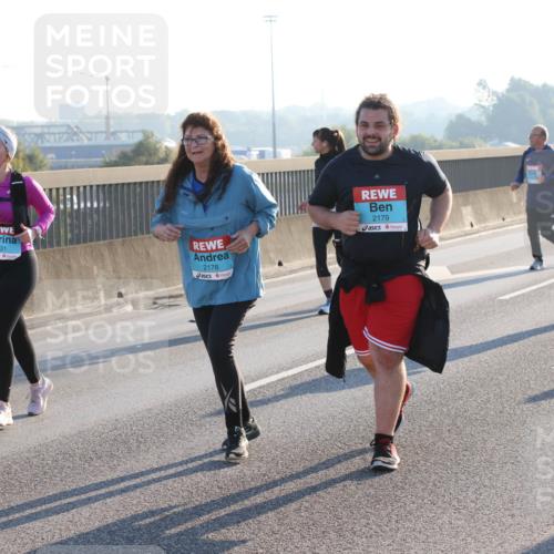 03.10.2025 - Köhlbrandbrückenlauf Lena Gebhardt http://msf.ph/oto/9048148 03.10.2025 09:30:18 Position 1 2520, 2531, 2178, 2179 meine-sportfotos.de