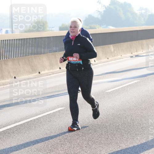 03.10.2025 - Köhlbrandbrückenlauf Lena Gebhardt http://msf.ph/oto/9048183 03.10.2025 09:30:19 Position 1  meine-sportfotos.de