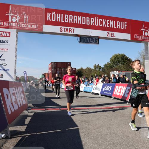 03.10.2025 - Köhlbrandbrückenlauf Lena Gebhardt http://msf.ph/oto/9048188 03.10.2025 13:20:05 Ziel 4433, 4721, 5037, 5175, 5328, 5456, 5481, 5656, 5657, 5658, 6414, 6567, 6568, 6589, 6649 meine-sportfotos.de
