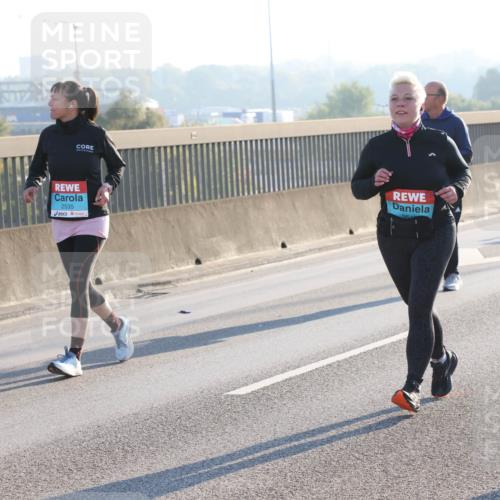 03.10.2025 - Köhlbrandbrückenlauf Lena Gebhardt http://msf.ph/oto/9048191 03.10.2025 09:30:20 Position 1 2535, 354 meine-sportfotos.de