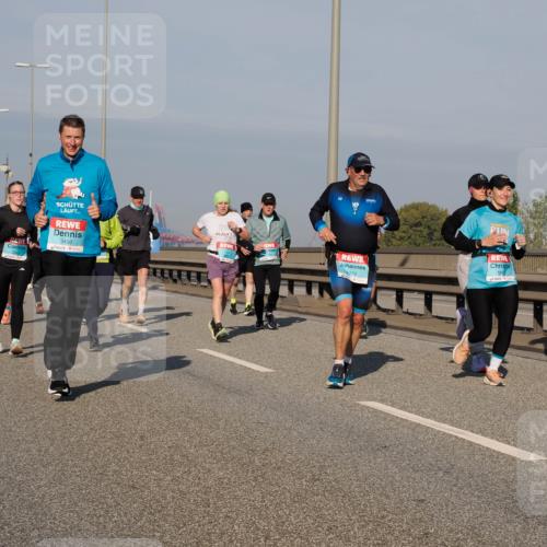 03.10.2025 - Köhlbrandbrückenlauf Fabian Wolf http://msf.ph/oto/9048214 03.10.2025 10:00:19 Position 3 2641, 3450, 2254, 974 meine-sportfotos.de
