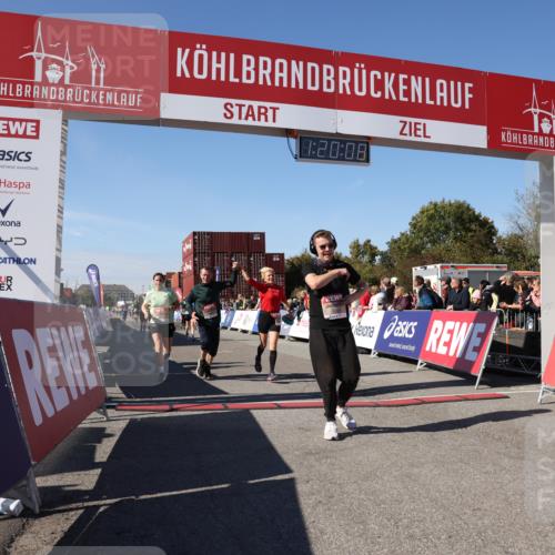 03.10.2025 - Köhlbrandbrückenlauf Lena Gebhardt http://msf.ph/oto/9048216 03.10.2025 13:20:08 Ziel 4402, 4433, 4565, 4721, 4779, 5037, 5175, 5328, 5456, 5481, 5658, 6589, 6649 meine-sportfotos.de