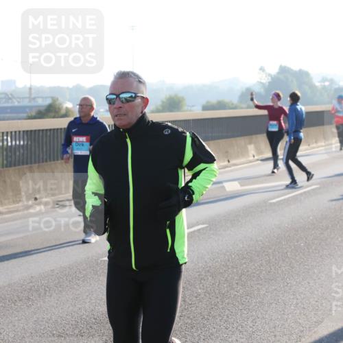 03.10.2025 - Köhlbrandbrückenlauf Lena Gebhardt http://msf.ph/oto/9048221 03.10.2025 09:30:22 Position 1  meine-sportfotos.de