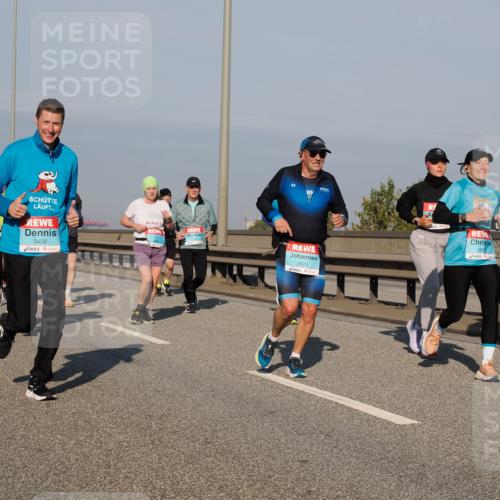 03.10.2025 - Köhlbrandbrückenlauf Fabian Wolf http://msf.ph/oto/9048228 03.10.2025 10:00:19 Position 3 2641, 3450, 2974, 2254, 1903 meine-sportfotos.de