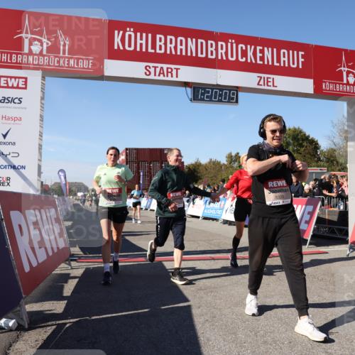 03.10.2025 - Köhlbrandbrückenlauf Lena Gebhardt http://msf.ph/oto/9048233 03.10.2025 13:20:09 Ziel 4397, 4402, 4433, 4565, 4721, 4779, 5037, 5175, 5328, 5456, 5481, 6589, 6649 meine-sportfotos.de