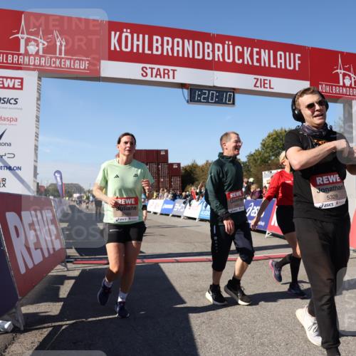 03.10.2025 - Köhlbrandbrückenlauf Lena Gebhardt http://msf.ph/oto/9048236 03.10.2025 13:20:10 Ziel 4397, 4402, 4433, 4565, 4721, 4779, 4994, 5037, 5175, 5328, 5456, 5481, 5683, 6589, 6649 meine-sportfotos.de