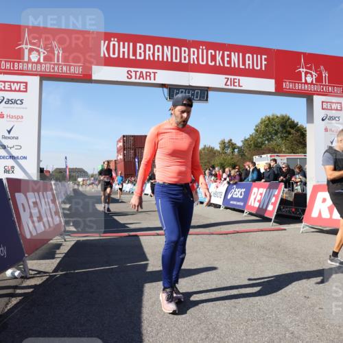 03.10.2025 - Köhlbrandbrückenlauf Lena Gebhardt http://msf.ph/oto/9048240 03.10.2025 13:04:01 Ziel 4056, 4127, 4349, 4372, 4480, 5098, 5414, 5447, 5950, 5958, 6315, 6392 meine-sportfotos.de