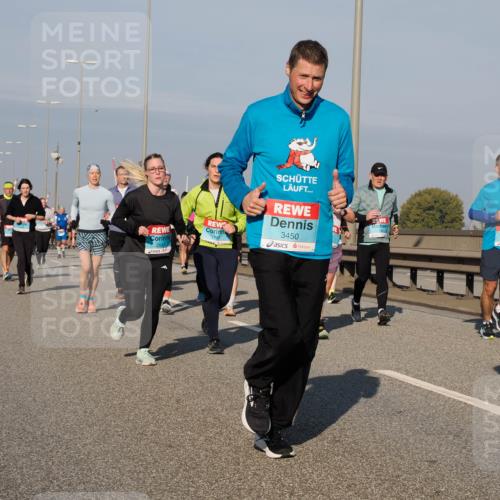 03.10.2025 - Köhlbrandbrückenlauf Fabian Wolf http://msf.ph/oto/9048242 03.10.2025 10:00:20 Position 3 2641, 3450, 3446, 2974 meine-sportfotos.de
