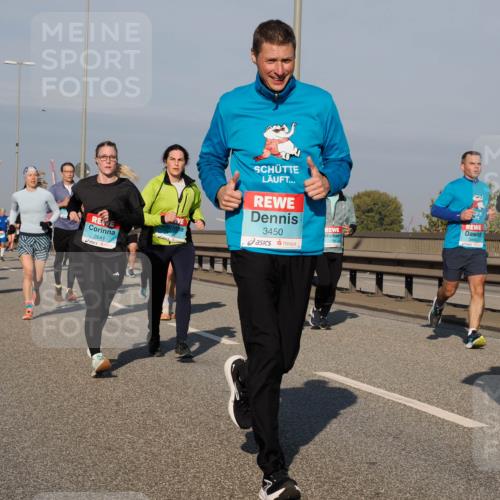 03.10.2025 - Köhlbrandbrückenlauf Fabian Wolf http://msf.ph/oto/9048246 03.10.2025 10:00:20 Position 3 2641, 3450, 1794, 3446, 2974 meine-sportfotos.de