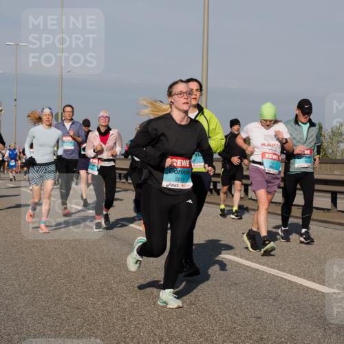 03.10.2025 - Köhlbrandbrückenlauf Fabian Wolf http://msf.ph/oto/9048264 03.10.2025 10:00:21 Position 3 1932, 2641, 3833 meine-sportfotos.de