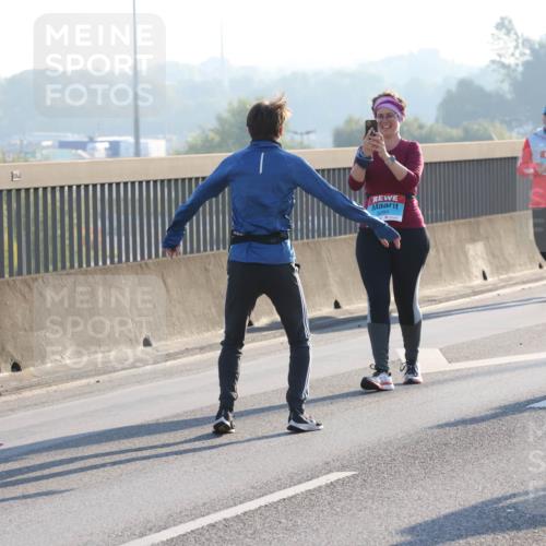 03.10.2025 - Köhlbrandbrückenlauf Lena Gebhardt http://msf.ph/oto/9048267 03.10.2025 09:30:25 Position 1 3284 meine-sportfotos.de