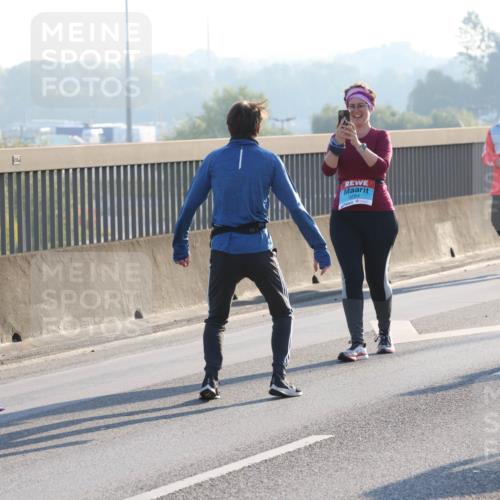 03.10.2025 - Köhlbrandbrückenlauf Lena Gebhardt http://msf.ph/oto/9048270 03.10.2025 09:30:25 Position 1  meine-sportfotos.de