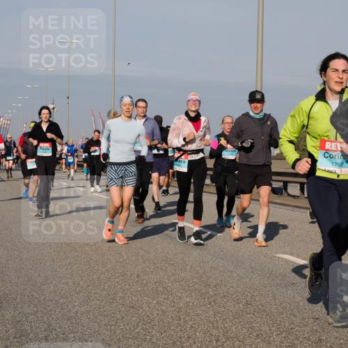 03.10.2025 - Köhlbrandbrückenlauf Fabian Wolf http://msf.ph/oto/9048286 03.10.2025 10:00:22 Position 3 1932, 2789, 1792, 2 meine-sportfotos.de