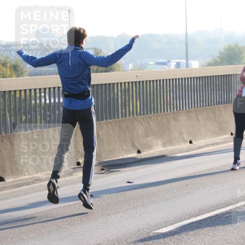 03.10.2025 - Köhlbrandbrückenlauf Lena Gebhardt http://msf.ph/oto/9048294 03.10.2025 09:30:27 Position 1 3284 meine-sportfotos.de