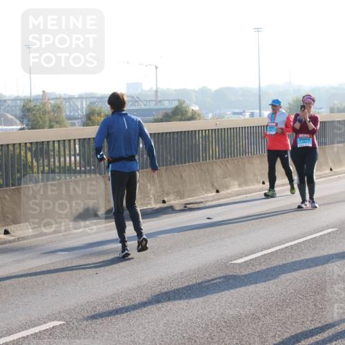 03.10.2025 - Köhlbrandbrückenlauf Lena Gebhardt http://msf.ph/oto/9048302 03.10.2025 09:30:29 Position 1  meine-sportfotos.de