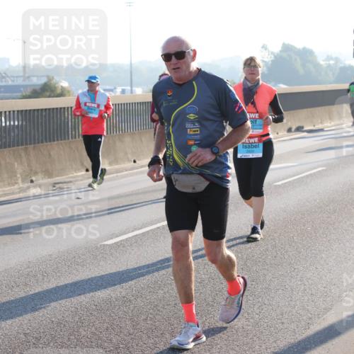 03.10.2025 - Köhlbrandbrückenlauf Lena Gebhardt http://msf.ph/oto/9048316 03.10.2025 09:30:30 Position 1  meine-sportfotos.de