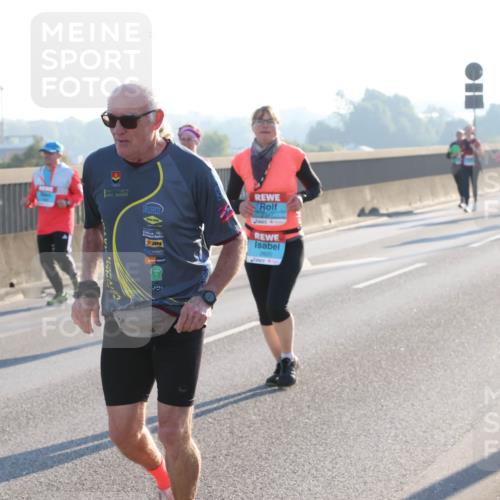 03.10.2025 - Köhlbrandbrückenlauf Lena Gebhardt http://msf.ph/oto/9048322 03.10.2025 09:30:30 Position 1  meine-sportfotos.de