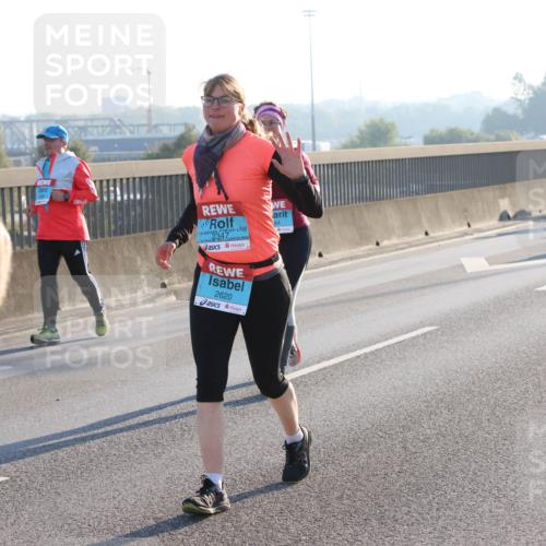 03.10.2025 - Köhlbrandbrückenlauf Lena Gebhardt http://msf.ph/oto/9048347 03.10.2025 09:30:31 Position 1 2347, 2620, 84 meine-sportfotos.de