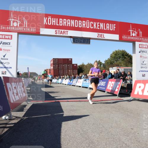 03.10.2025 - Köhlbrandbrückenlauf Lena Gebhardt http://msf.ph/oto/9048354 03.10.2025 13:04:12 Ziel 4056, 4372, 4480, 5055, 5721, 5958, 6038, 6523 meine-sportfotos.de