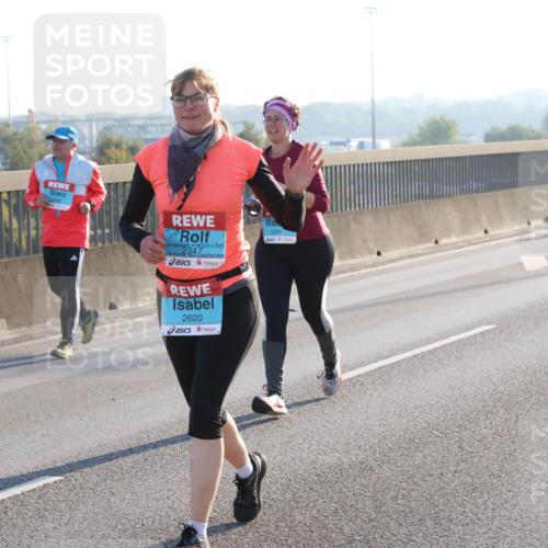 03.10.2025 - Köhlbrandbrückenlauf Lena Gebhardt http://msf.ph/oto/9048355 03.10.2025 09:30:32 Position 1 2347, 2620, 3284 meine-sportfotos.de