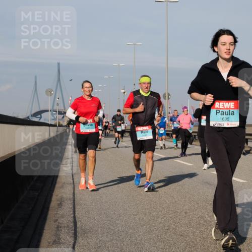 03.10.2025 - Köhlbrandbrückenlauf Fabian Wolf http://msf.ph/oto/9048362 03.10.2025 10:00:26 Position 3 10, 3487, 3486, 1695 meine-sportfotos.de