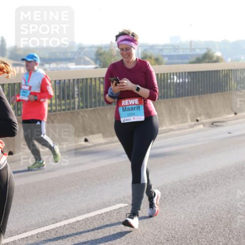 03.10.2025 - Köhlbrandbrückenlauf Lena Gebhardt http://msf.ph/oto/9048381 03.10.2025 09:30:33 Position 1 2347, 2620, 3284 meine-sportfotos.de
