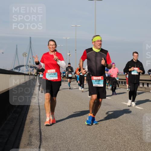 03.10.2025 - Köhlbrandbrückenlauf Fabian Wolf http://msf.ph/oto/9048382 03.10.2025 10:00:27 Position 3 3487, 3486, 355 meine-sportfotos.de