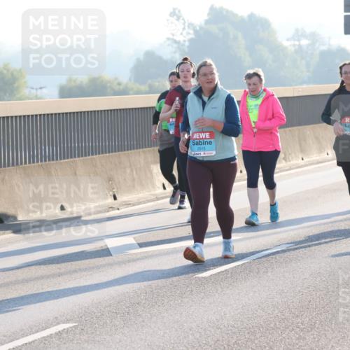 03.10.2025 - Köhlbrandbrückenlauf Lena Gebhardt http://msf.ph/oto/9048388 03.10.2025 09:30:35 Position 1 2515, 3571 meine-sportfotos.de