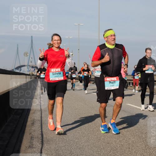 03.10.2025 - Köhlbrandbrückenlauf Fabian Wolf http://msf.ph/oto/9048390 03.10.2025 10:00:27 Position 3 3487, 3486 meine-sportfotos.de