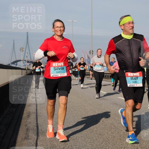 03.10.2025 - Köhlbrandbrückenlauf Fabian Wolf http://msf.ph/oto/9048400 03.10.2025 10:00:28 Position 3 3487, 3486, 3557 meine-sportfotos.de