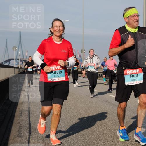 03.10.2025 - Köhlbrandbrückenlauf Fabian Wolf http://msf.ph/oto/9048405 03.10.2025 10:00:28 Position 3 3487, 1162, 3486, 3557 meine-sportfotos.de
