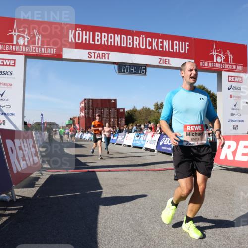 03.10.2025 - Köhlbrandbrückenlauf Lena Gebhardt http://msf.ph/oto/9048416 03.10.2025 13:04:16 Ziel 4494, 5055, 5721, 6038, 6250, 6251, 6523, 6724 meine-sportfotos.de