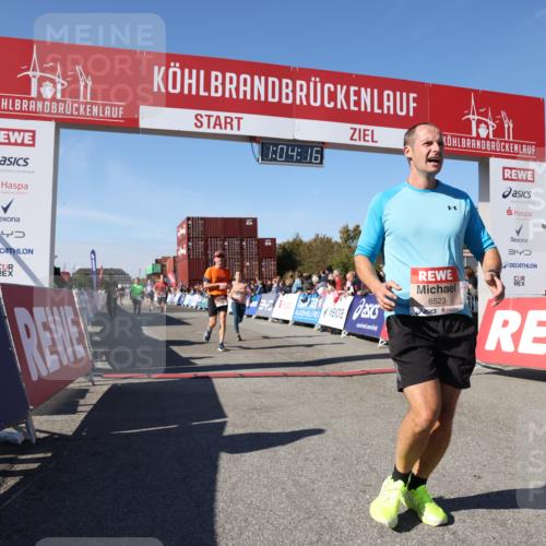 03.10.2025 - Köhlbrandbrückenlauf Lena Gebhardt http://msf.ph/oto/9048421 03.10.2025 13:04:16 Ziel 4494, 5055, 5721, 6038, 6250, 6251, 6523, 6724 meine-sportfotos.de
