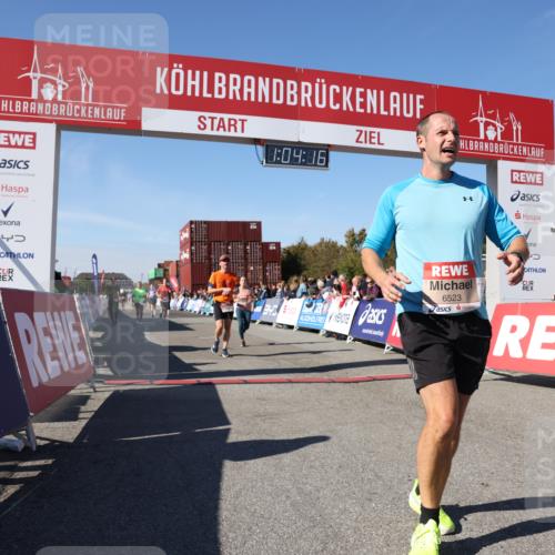 03.10.2025 - Köhlbrandbrückenlauf Lena Gebhardt http://msf.ph/oto/9048425 03.10.2025 13:04:17 Ziel 4494, 5055, 5721, 6038, 6250, 6251, 6523, 6723, 6724 meine-sportfotos.de